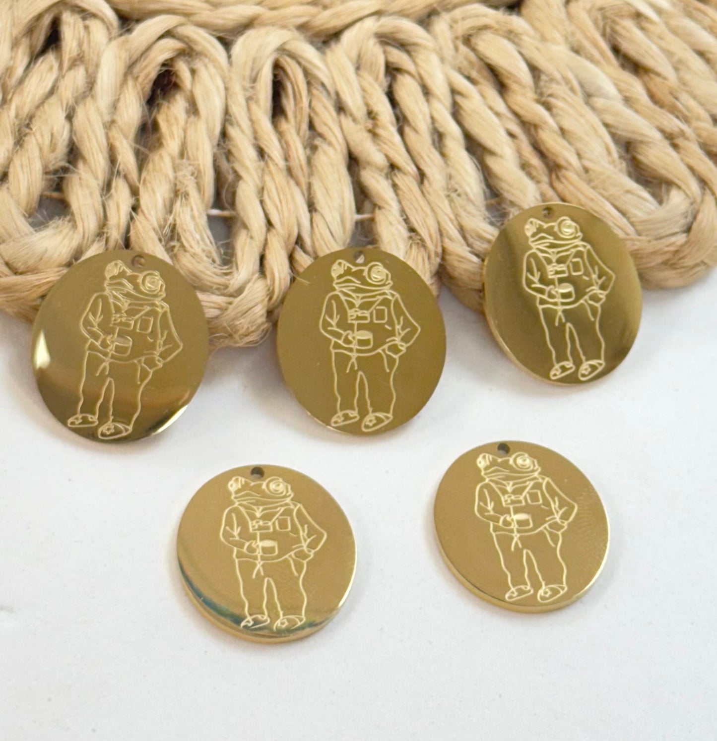 Sapo Concho Steel Charm