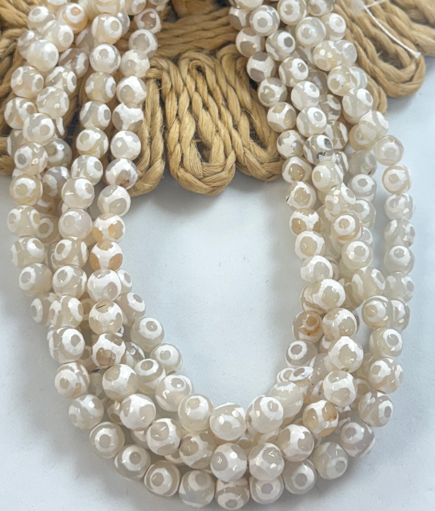 Ágata With White Details