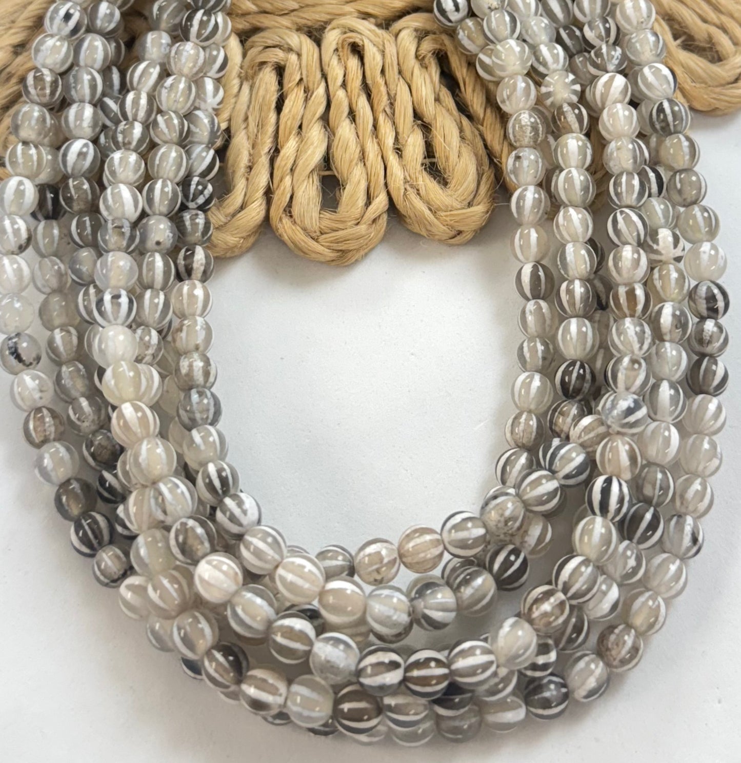 6mm Round Light Grey With White Agate