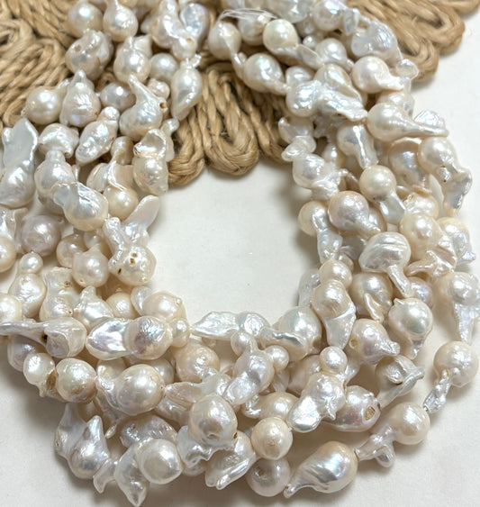Irregular Drops White Barroca Pearls