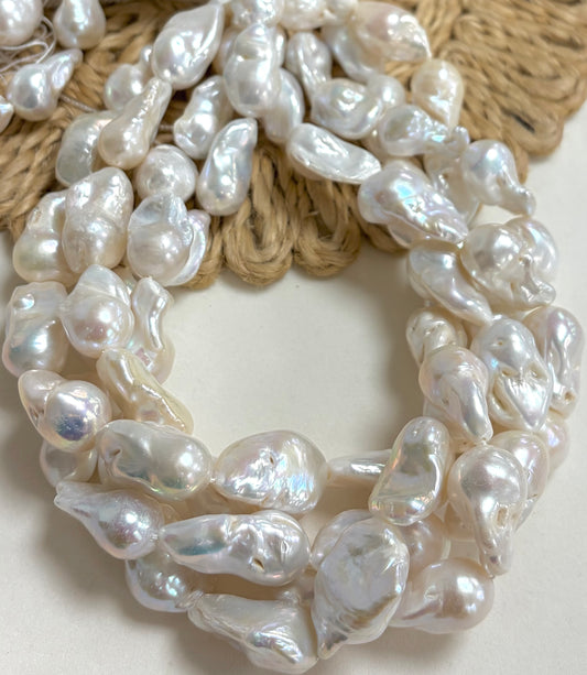 White Barroca Irregular Drop Pearl